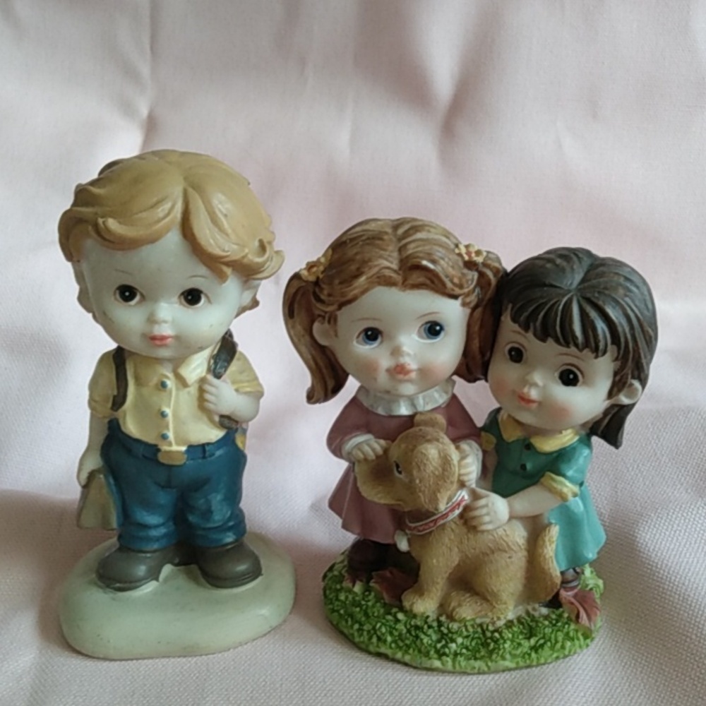 Tender times figurines. Lot
